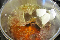 https://image.sistacafe.com/w200/images/uploads/content_image/image/17853/1436935580-Boiling-Thai-Iced-Tea.jpg