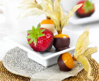 https://image.sistacafe.com/w200/images/uploads/content_image/image/179789/1470839926-Chocolate-Dipped-Fruit-Ian-Garlic.jpg