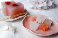 https://image.sistacafe.com/w200/images/uploads/content_image/image/181871/1471184378-AD-Cute-Japanese-Sweets-Wagashi-48.jpg