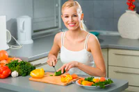 https://image.sistacafe.com/w200/images/uploads/content_image/image/182335/1471238961-woman-preparing-food.jpg