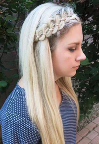 https://image.sistacafe.com/w200/images/uploads/content_image/image/182379/1471240720-19-long-blonde-hairstyle-with-a-fourstrand-braided-headband.jpg