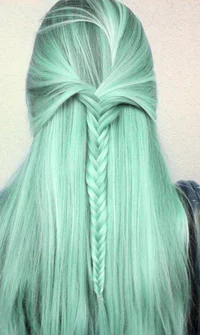 https://image.sistacafe.com/w200/images/uploads/content_image/image/186348/1471586880-Green-Bleached-Hair-with-Braids.jpg