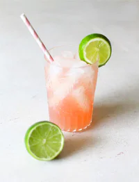 https://image.sistacafe.com/w200/images/uploads/content_image/image/188481/1471851683-53a06990a560c_-_cos-12-pink-lemonade-margarita-de.jpg