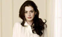 https://image.sistacafe.com/w200/images/uploads/content_image/image/188650/1471859997-Anne-Hathaway-2016-wallpapers.jpg