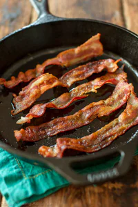 https://image.sistacafe.com/w200/images/uploads/content_image/image/190244/1472020841-strawberry-bacon-salad-on-sallys-baking-addiction.jpg