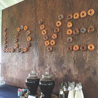 https://image.sistacafe.com/w200/images/uploads/content_image/image/190888/1472057574-donut-wall-wedding-cake-alternative-34-57bc39da0b169__700.jpg