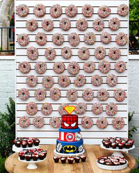 https://image.sistacafe.com/w200/images/uploads/content_image/image/190897/1472057679-donut-wall-wedding-cake-alternative-13-57bc398a58362__700.jpg