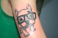 https://image.sistacafe.com/w200/images/uploads/content_image/image/193127/1472316118-cute_puppy_with_glasses_tattoo_on_arm.jpg.pagespeed.ce.Kx139Minbj.jpg