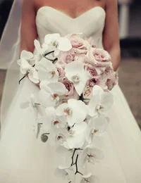 https://image.sistacafe.com/w200/images/uploads/content_image/image/193294/1472353742-Cascading-style-Orchid-Wedding-Bouquet.jpg