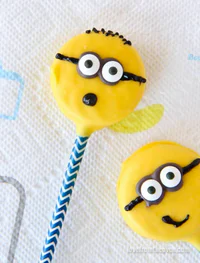 https://image.sistacafe.com/w200/images/uploads/content_image/image/19652/1437473584-Easy-Minion-Cookies-19-650x853.jpg