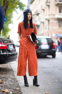 https://image.sistacafe.com/w200/images/uploads/content_image/image/196548/1472649524-hbz-street-style-milan-ss2016-day5-13.jpg