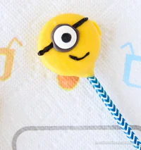 https://image.sistacafe.com/w200/images/uploads/content_image/image/19665/1437474171-Easy-Minion-Cookies-18-650x692.jpg