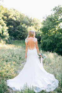 https://image.sistacafe.com/w200/images/uploads/content_image/image/198765/1472818657-open-back-lace-wedding-dress.jpg