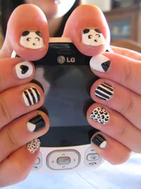 https://image.sistacafe.com/w200/images/uploads/content_image/image/199823/1472902199-black-and-white-nail-designs-33.jpg