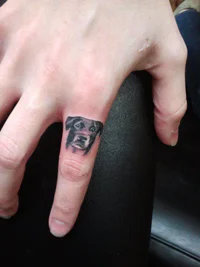 https://image.sistacafe.com/w200/images/uploads/content_image/image/199868/1472904460-5-Dog-finger-tattoo.jpg