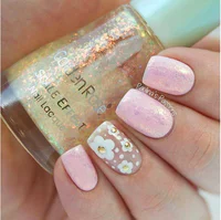 https://image.sistacafe.com/w200/images/uploads/content_image/image/207280/1473687035-pale-pink-with-gold-flower-accent-nail-design-bmodish.png