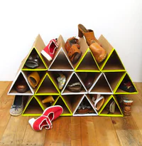 https://image.sistacafe.com/w200/images/uploads/content_image/image/207975/1473749321-diy-geometric-shoe-rack-of-cardboard-1.jpg