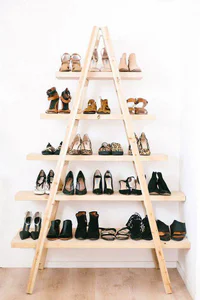 https://image.sistacafe.com/w200/images/uploads/content_image/image/207978/1473749364-16-diy-ladder-shoe-shelf.jpg