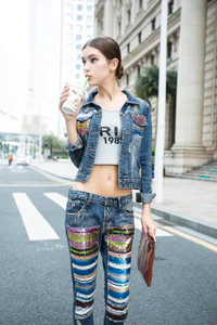 https://image.sistacafe.com/w200/images/uploads/content_image/image/209722/1473921389-Female-Short-Basic-Ripped-Denim-Jacket-For-Women-Spring-Autumn-Ladies-hole-Jeans-Jacket-Colorful-Sequin.jpg