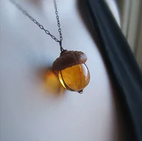 https://image.sistacafe.com/w200/images/uploads/content_image/image/210526/1473999632-glass-acorn-jewelry-necklaces-earrings-bullseyebeads-13-1.jpg