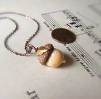 https://image.sistacafe.com/w200/images/uploads/content_image/image/210532/1473999700-glass-acorn-jewelry-necklaces-earrings-bullseyebeads-10-1.jpg