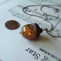 https://image.sistacafe.com/w200/images/uploads/content_image/image/210535/1473999716-glass-acorn-jewelry-necklaces-earrings-bullseyebeads-8-1.jpg