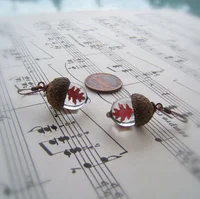 https://image.sistacafe.com/w200/images/uploads/content_image/image/210538/1473999758-glass-acorn-jewelry-necklaces-earrings-bullseyebeads-1-1.jpg