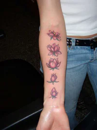 https://image.sistacafe.com/w200/images/uploads/content_image/image/211043/1474045076-Small-Lotus-Tattoos-for-Full-Arm.jpg