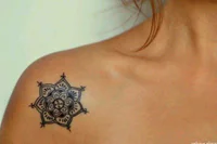 https://image.sistacafe.com/w200/images/uploads/content_image/image/211054/1474046154-black-ink-simple-mandala-lotus-tattoo-for-hot-girl.jpg