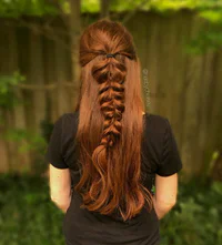 https://image.sistacafe.com/w200/images/uploads/content_image/image/214809/1474471357-12-half-updo-with-a-pull-through-braid.jpg
