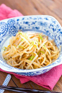 https://image.sistacafe.com/w200/images/uploads/content_image/image/219580/1475036682-Spicy-Bean-Sprout-Salad-II.jpg