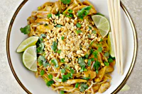 https://image.sistacafe.com/w200/images/uploads/content_image/image/220683/1475154902-Easy-Chicken-Pad-Thai-l-SimplyScratch.com-034.jpg