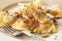 https://image.sistacafe.com/w200/images/uploads/content_image/image/220799/1475161215-pumpkin-and-goats-cheese-ravioli-with-walnut-sauce-11436-1.jpg