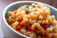 https://image.sistacafe.com/w200/images/uploads/content_image/image/220834/1475164456-macaroni-and-tomatoes.jpg