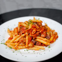 https://image.sistacafe.com/w200/images/uploads/content_image/image/220870/1475165424-penne_pasta_with_chicken_apple_sausage_kalamata_olives_tomatoes_basil_and_garlic_14.95.jpg