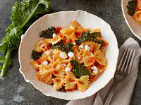 https://image.sistacafe.com/w200/images/uploads/content_image/image/220891/1475166026-Goat_Cheese_Farfalle_Toss.jpg