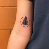 https://image.sistacafe.com/w200/images/uploads/content_image/image/224369/1475657049-pine-tree-tattoo-33-650x650.jpg