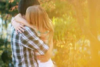 https://image.sistacafe.com/w200/images/uploads/content_image/image/226419/1475849519-couple-cute-girl-hug-love-Favim.com-54493.jpg