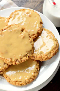 https://image.sistacafe.com/w200/images/uploads/content_image/image/229340/1476258844-Iced-Caramel-Toffee-Oatmeal-Cookies.jpg
