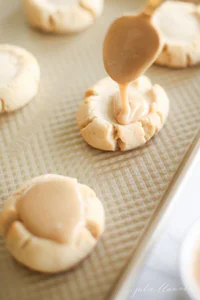 https://image.sistacafe.com/w200/images/uploads/content_image/image/229347/1476258938-Salted-Caramel-Sugar-Cookies.jpg