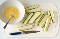 https://image.sistacafe.com/w200/images/uploads/content_image/image/232380/1476852496-parmesan-zucchini-fries-with-garlic-lemon-mayo-step2.jpg