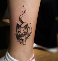 https://image.sistacafe.com/w200/images/uploads/content_image/image/232421/1476853320-cat-tattoo-ideas-81-5804dd4587d50__605.jpg