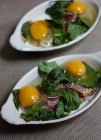 https://image.sistacafe.com/w200/images/uploads/content_image/image/23274/1438310262-Spinach-Egg-and-Prosciutto.jpg