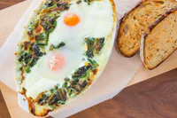 https://image.sistacafe.com/w200/images/uploads/content_image/image/23275/1438310393-eggs-in-creamed-spinach-1.jpg
