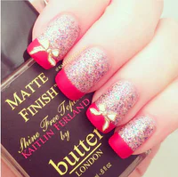 https://image.sistacafe.com/w200/images/uploads/content_image/image/232912/1476880025-red-glitter-bow-accent-nails-bmodish.png