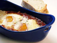 https://image.sistacafe.com/w200/images/uploads/content_image/image/233305/1476943432-Baked-Eggs-Spiced-Tomato-Sauce.jpg