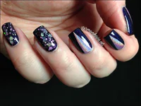 https://image.sistacafe.com/w200/images/uploads/content_image/image/234363/1477070573-25-holographic-dark-purple-nails.jpg.jpg