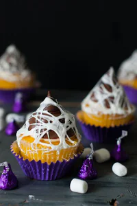 https://image.sistacafe.com/w200/images/uploads/content_image/image/234373/1477071169-halloween-desserts-cupcake.jpg