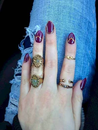 https://image.sistacafe.com/w200/images/uploads/content_image/image/234377/1477071314-13-Plum-Manicures-That-Are-Perfect-for-the-Fall-Season-03.jpg