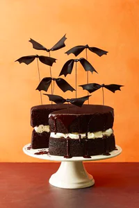 https://image.sistacafe.com/w200/images/uploads/content_image/image/234394/1477072851-halloween-desserts-bat-cake.jpg